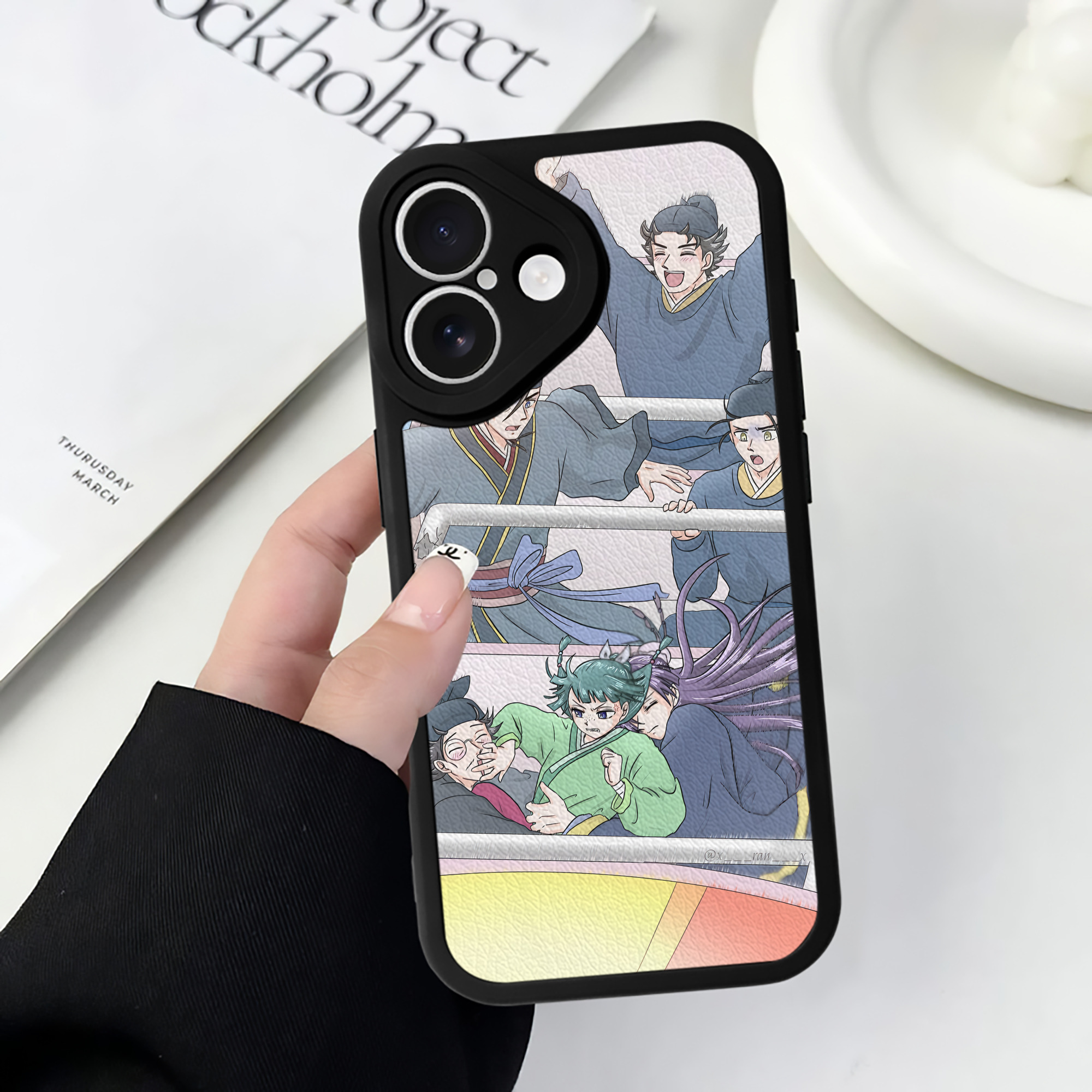 （画像用） 薬屋のひとりごと The Apothecary Diaries 【iPhone 16シリーズ対応】シリコンスマホケース（レザー調） 材質：シリコン